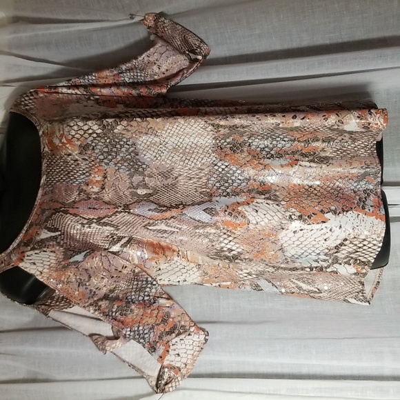 Sz L Snakeskin Sparkle Top - Picture 1 of 10